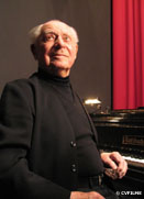 Prof. Willy Sommerfeld am Klavier